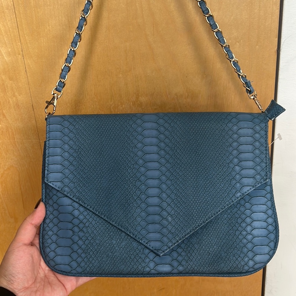 Shoulder bag 💘 will add to any order for an extra $5! NEW condition.